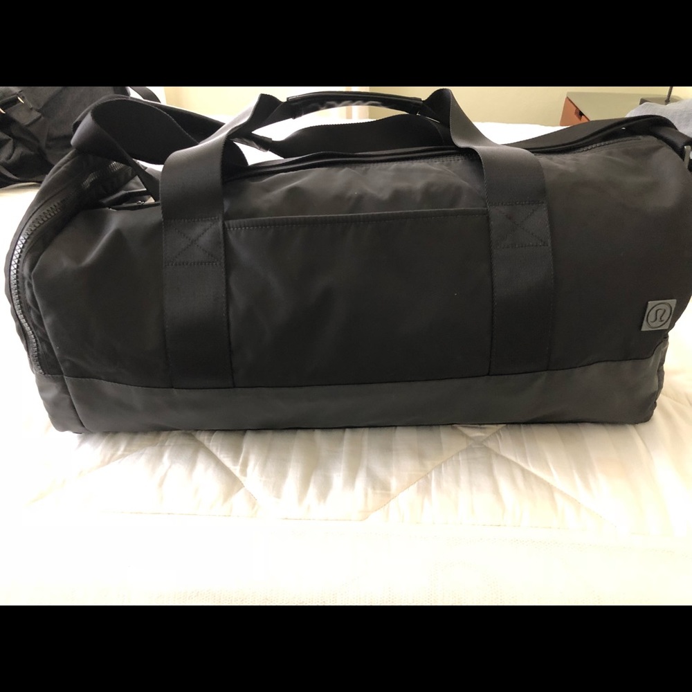 Lululemon large duffel bag